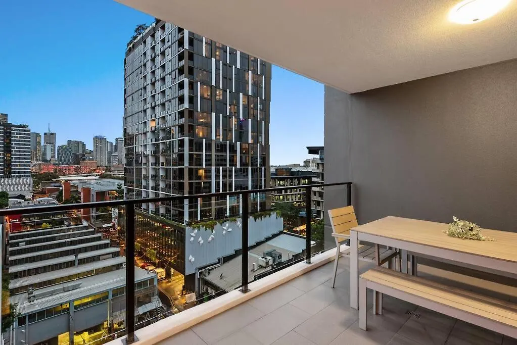 Ferienwohnung South Bank Stunner! ~ 3 Bed/2 Bath/1Car/Views Brisbane